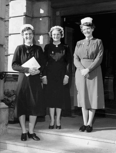 Three Nurses on the steps of the Hospital, inlcuding Isobel Cummings